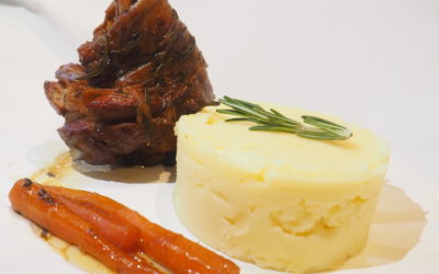 Souris d’Agneau confite, Purée de pomme de terre maison et ses carottes confites